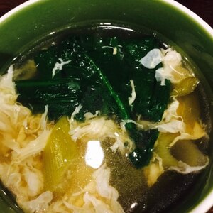 ふわふわたまごの中華風ほうれん草スープ